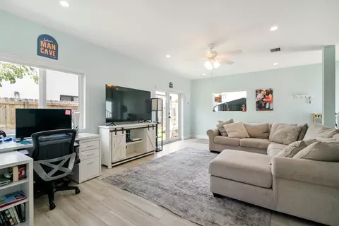 Living - 3 Coconut Dr, Key Largo, FL 33037 photo 2 of 2