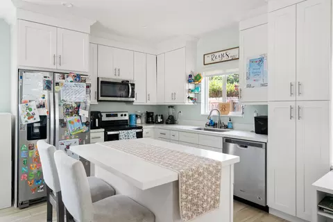 Kitchen - 3 Coconut Dr, Key Largo, FL 33037 photo 2 of 3