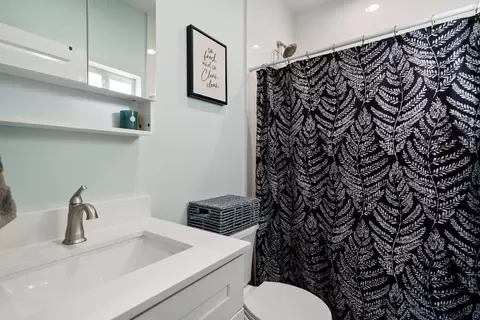 Bath - 3 Coconut Dr, Key Largo, FL 33037 photo 1 of 2