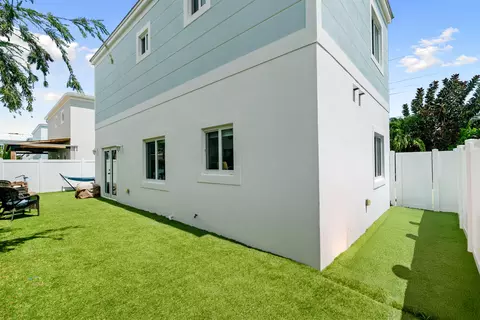Exterior - 3 Coconut Dr, Key Largo, FL 33037 photo 2 of 7