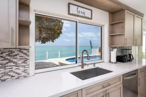Kitchen - 11399 6th Ave Ocean, Marathon, FL 33050 photo 1 of 4