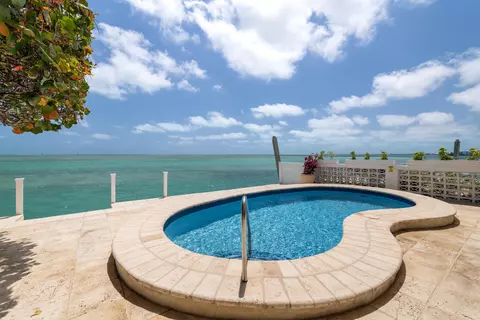 Exterior - 11399 6th Ave Ocean, Marathon, FL 33050 photo 8 of 9