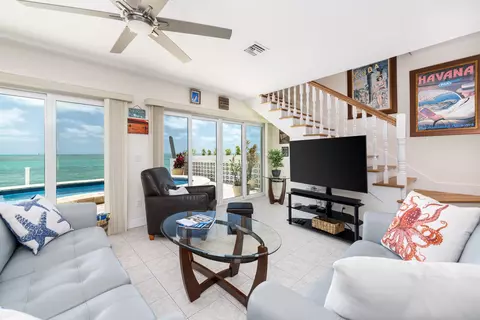 Living - 11399 6th Ave Ocean, Marathon, FL 33050 photo 3 of 5