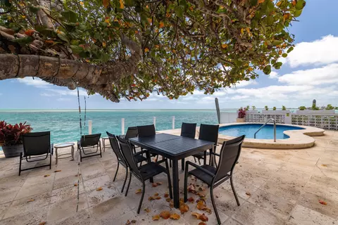 Exterior - 11399 6th Ave Ocean, Marathon, FL 33050 photo 5 of 9