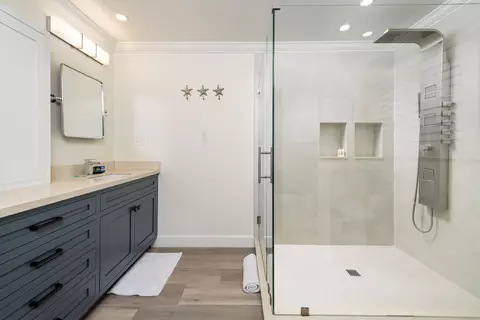 Bath - 11399 6th Ave Ocean, Marathon, FL 33050 photo 1 of 5