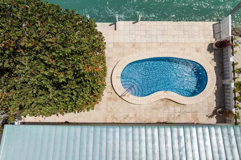Exterior - 11399 6th Ave Ocean, Marathon, FL 33050 photo 7 of 9