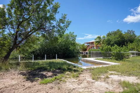 27398 Jamaica Ln, Ramrod Key, FL 33042