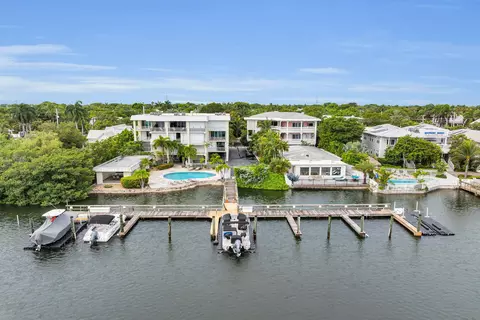 View/Area - 827 Eisenhower Dr, Key West, FL 33040 photo 3 of 4