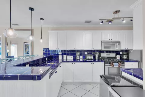 Kitchen - 827 Eisenhower Dr, Key West, FL 33040 photo 2 of 5