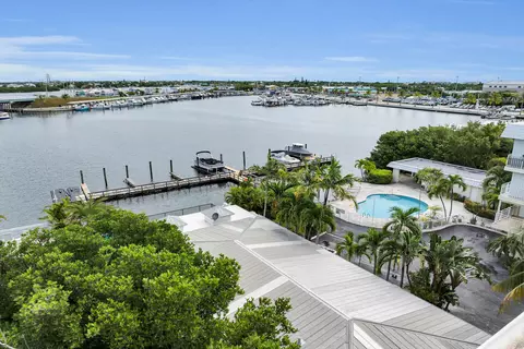 View/Area - 827 Eisenhower Dr, Key West, FL 33040 photo 2 of 4
