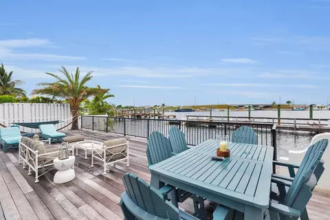 Exterior - 827 Eisenhower Dr, Key West, FL 33040 photo 4 of 4