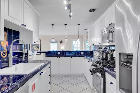 Kitchen - 827 Eisenhower Dr, Key West, FL 33040 photo 4 of 5