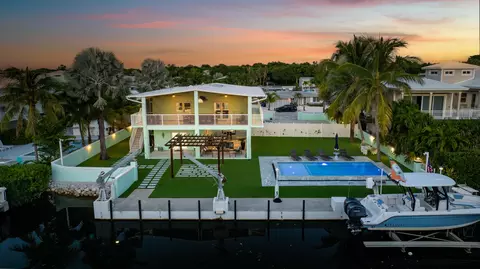 889 Ellen Dr, Key Largo, FL 33037
