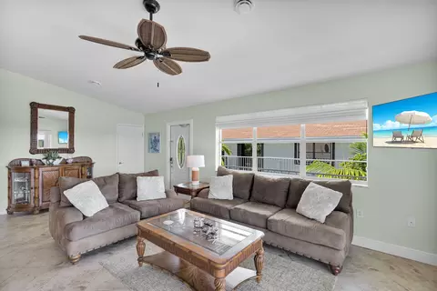 Living - 470 9th St #KEY colony, Key Colony Beach, FL 33051 photo 3 of 3