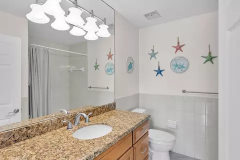 Bath - 470 9th St #KEY colony, Key Colony Beach, FL 33051 photo 3 of 3