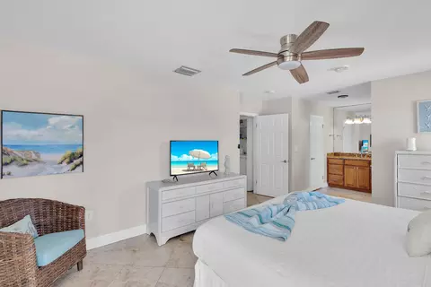 Bedroom - 470 9th St #KEY colony, Key Colony Beach, FL 33051 photo 3 of 6