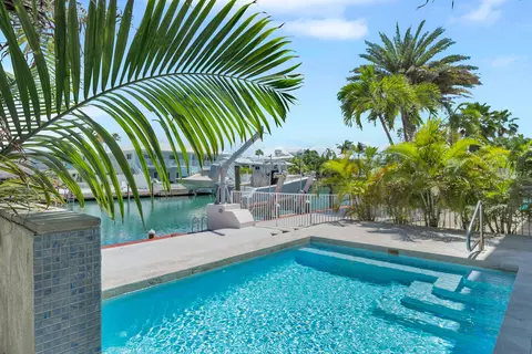 Exterior - 470 9th St #KEY colony, Key Colony Beach, FL 33051 photo 7 of 11