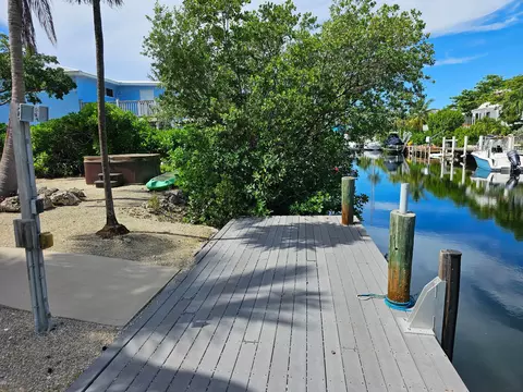 208 E Bruce Ct, Marathon, FL 33050