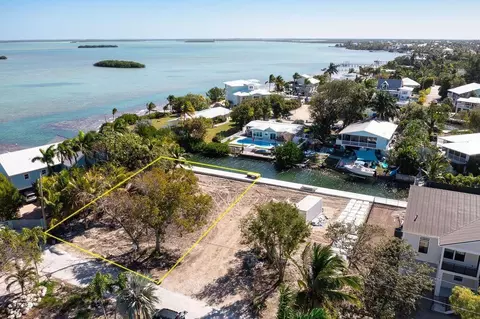 17230 Angelfish Ln, Sugarloaf Key, FL 33042