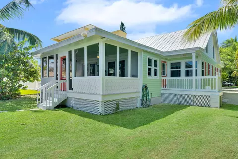 25368 2nd St, Summerland Key, FL 33042
