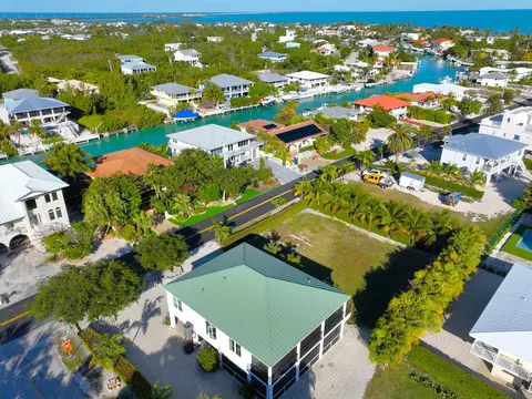 261 W Seaview Dr, Duck Key, FL 33050