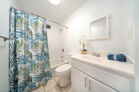 Bath - 3978 Gordon Rd, Big Pine Key, FL 33043 photo 5 of 5