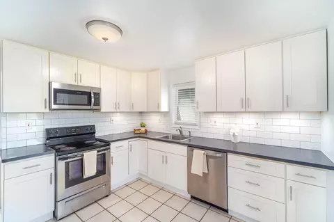 Kitchen - 3978 Gordon Rd, Big Pine Key, FL 33043 photo 2 of 5