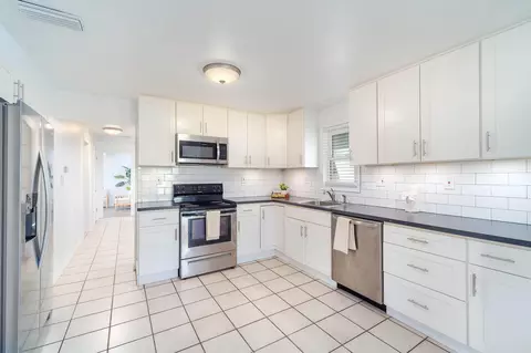 Kitchen - 3978 Gordon Rd, Big Pine Key, FL 33043 photo 1 of 5