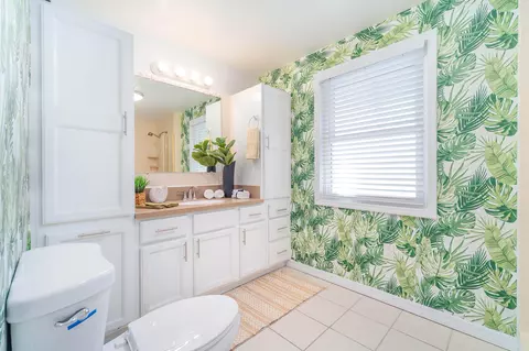 Bath - 3978 Gordon Rd, Big Pine Key, FL 33043 photo 3 of 5