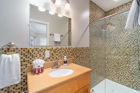 Bath - 31473 Warner Rd, Big Pine Key, FL 33043 photo 1 of 6