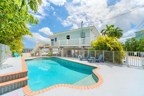 Exterior - 31473 Warner Rd, Big Pine Key, FL 33043 photo 7 of 13