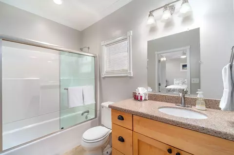 Bath - 31473 Warner Rd, Big Pine Key, FL 33043 photo 4 of 6
