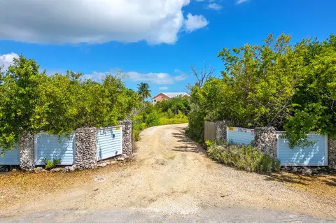 Exterior - 31473 Warner Rd, Big Pine Key, FL 33043 photo 4 of 13