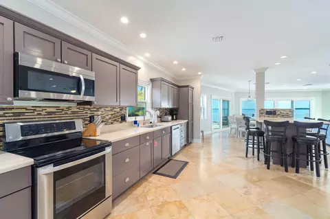 Kitchen - 31473 Warner Rd, Big Pine Key, FL 33043 photo 2 of 5