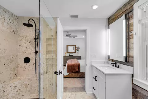 Bath - 628 William St, Key West, FL 33040 photo 5 of 5