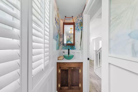 Bath - 628 William St, Key West, FL 33040 photo 2 of 5
