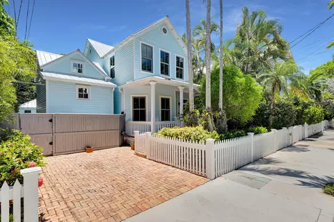 Exterior - 628 William St, Key West, FL 33040 photo 2 of 8