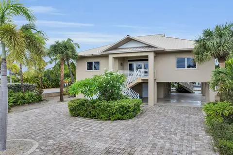 860 Lagoon Dr, Summerland Key, FL 33042