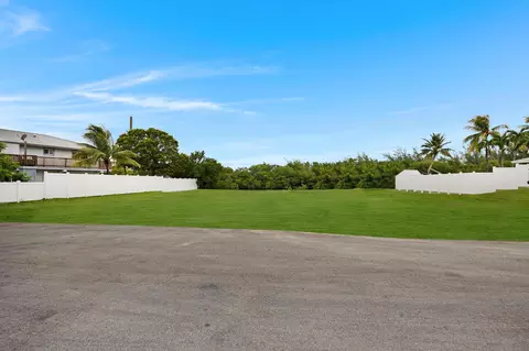 16841 Driftwood Ln, Sugarloaf, FL 33042
