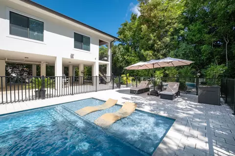 667 N Lake Dr, Key Largo, FL 33037