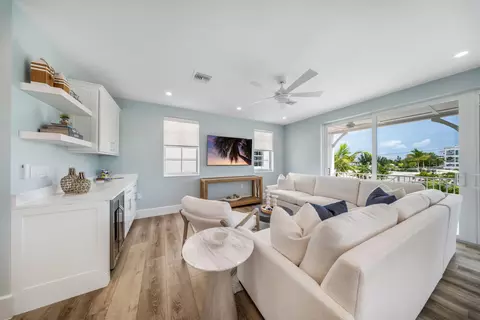 Living - 818 39th St, Marathon, FL 33050 photo 1 of 1
