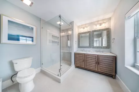 Bath - 818 39th St, Marathon, FL 33050 photo 4 of 4
