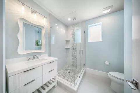 Bath - 818 39th St, Marathon, FL 33050 photo 1 of 4
