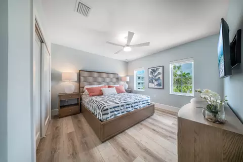 Bedroom - 818 39th St, Marathon, FL 33050 photo 2 of 7