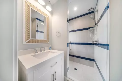 Bath - 818 39th St, Marathon, FL 33050 photo 2 of 4