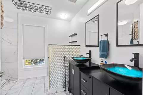 Bath - 8 Jade Dr, Key West, FL 33040 photo 4 of 5