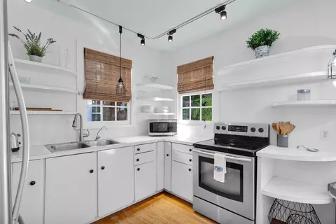 Kitchen - 1022 Fleming St, Key West, FL 33040 photo 3 of 7