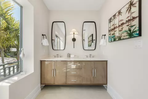 Bath - 3741 Eagle Ave, Key West, FL 33040 photo 3 of 7