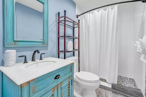 Bath - 600 12th St, Key Colony, FL 33051 photo 4 of 5