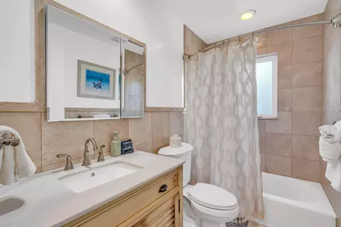 Bath - 600 12th St, Key Colony, FL 33051 photo 2 of 5